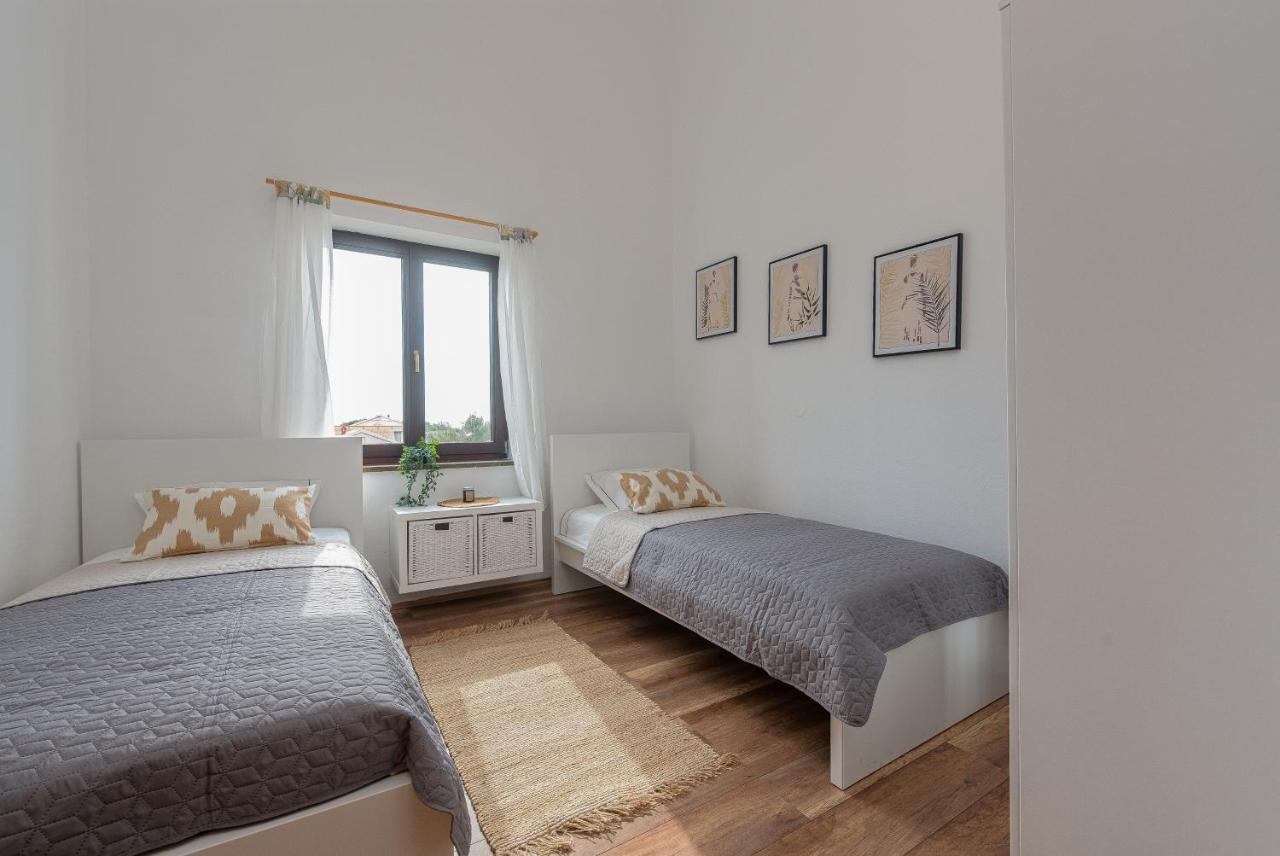 Apartment Tomislav Vir Exterior photo