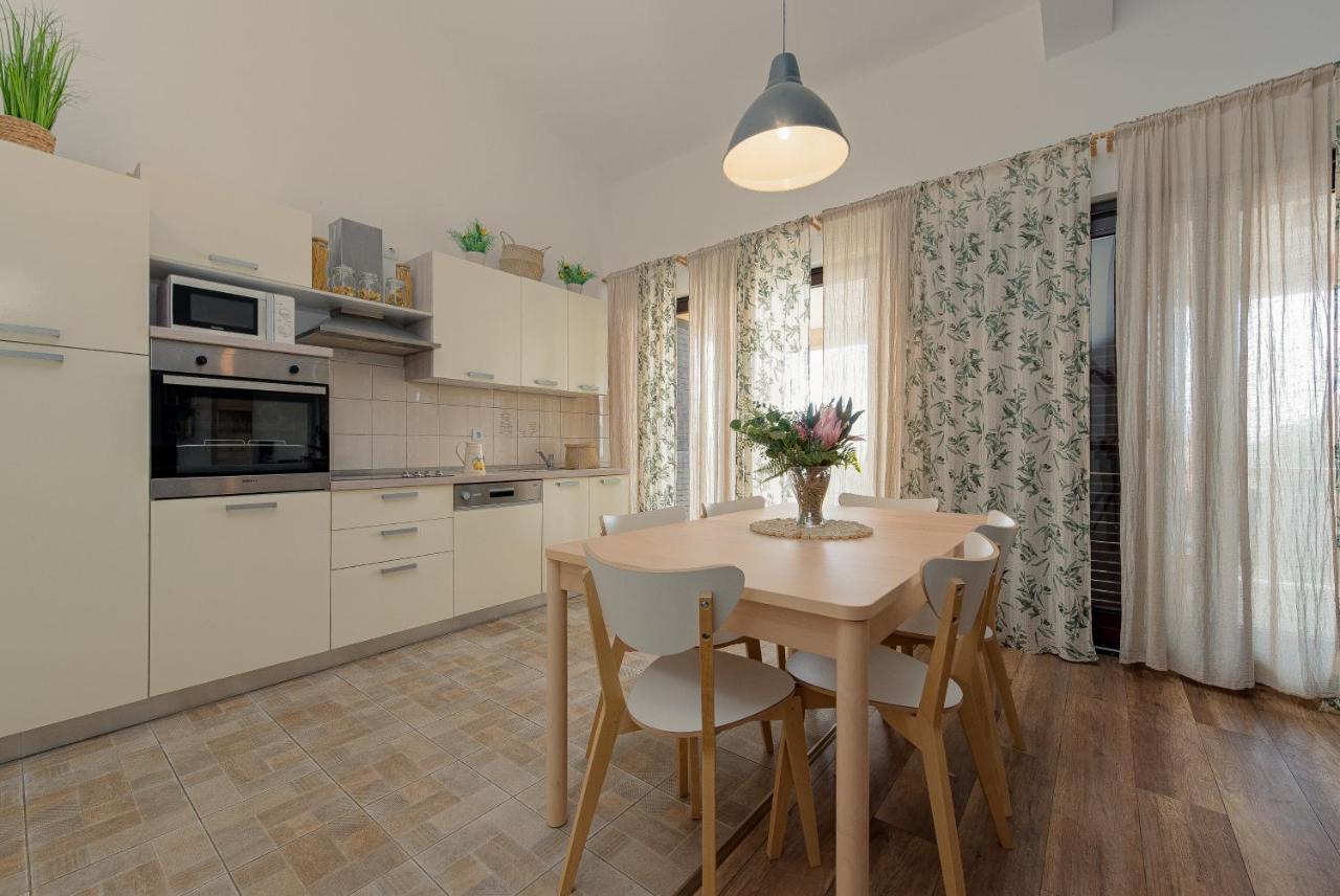 Apartment Tomislav Vir Exterior photo
