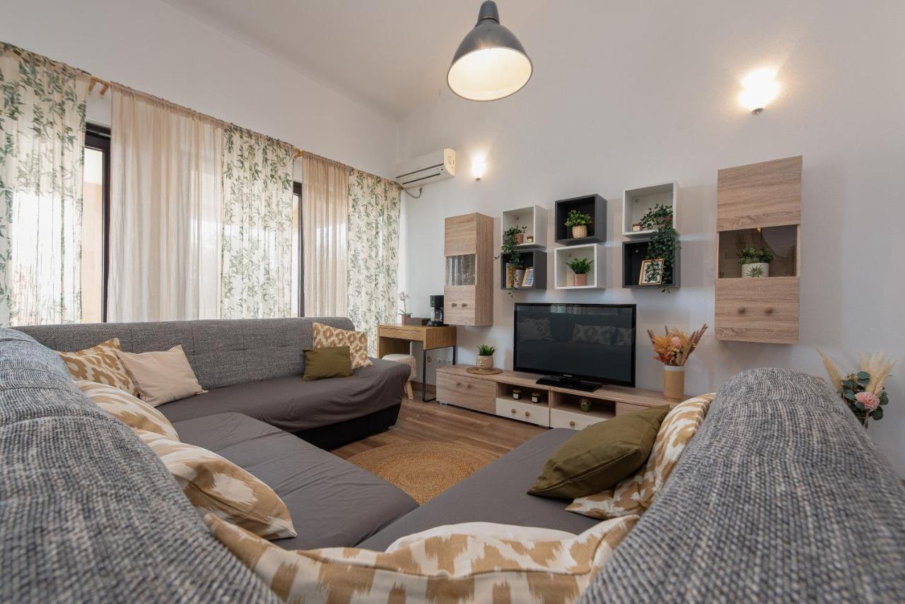 Apartment Tomislav Vir Exterior photo